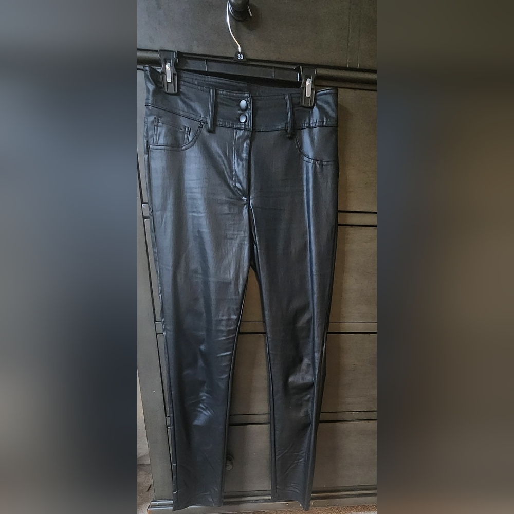 89th & Madison Black Ankle-Length Pants